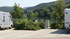 Wohnmobilstellplatz mit Blick auf den Rhein