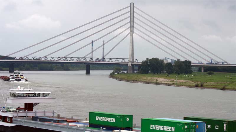 Rheinbrücke(n) bei Wesel.