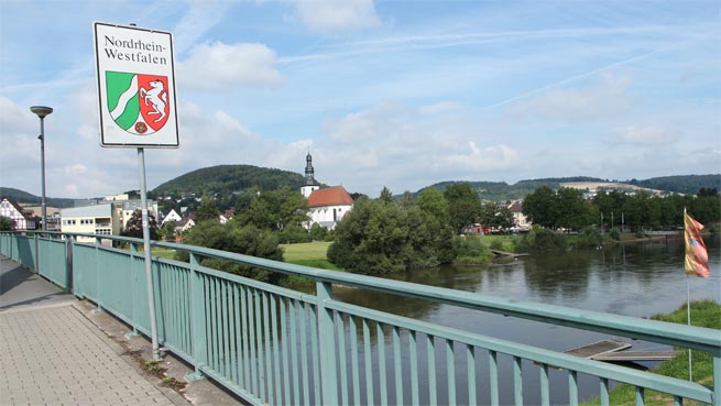 Weserbrücke Beverungen / Lauenförde.