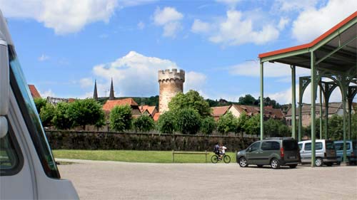 Wohnmobilstellplatz "P des Remparts" 
                                                			in Obernai; in der Nähe der mittelalterlichen Stadtmauer 