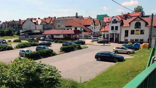 PKW - Parkplatz in unmittelbarer Nähe zum Rathaus von  Johannisburg
