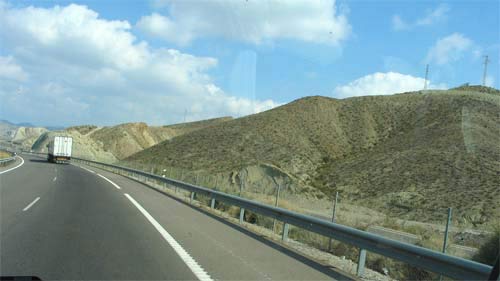 Leere Autobahnen auf dem Weg nach Granada.