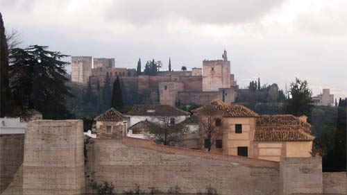 Besuch der Alhambra bei Nieselregen.