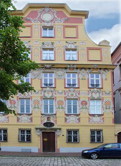 Fassade des Thurn- und Taxishaus in Neuburg an der Donau.