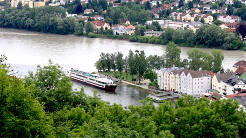 Passau am Zusammenfluß von Gonau und Inn.