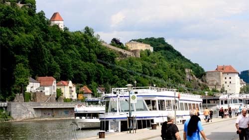 Uferpromenade der Donau in Passau