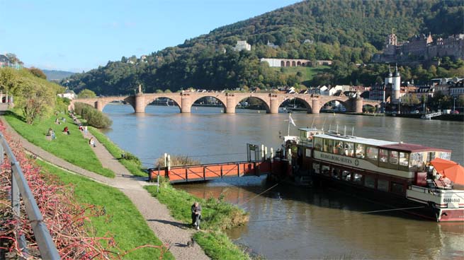 Blick übeber den Neckar auf Heidelberg.