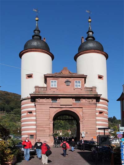 Brückentor, am Südende der Alten Brücke über den Neckar in Heidelberg.