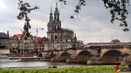 Blick über die Elbe auf Dresden.