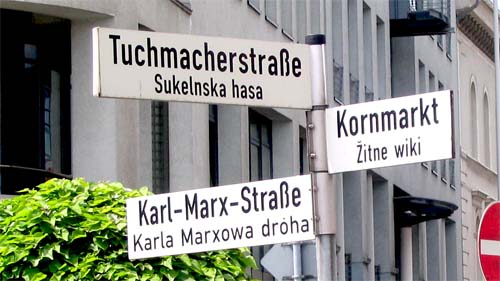 Zweisprachige Straßenschilder in Bautzen