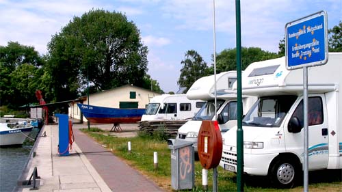 Am Wohnmobilstellplatz in Altwarp / Polnische Grenze