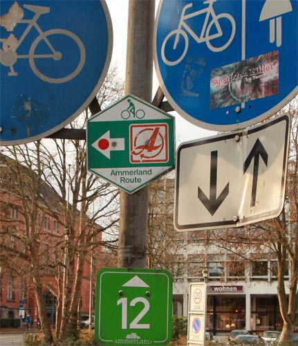Hinweisschilder zu Thema Fahrrad - Fahren in Oldenburg.