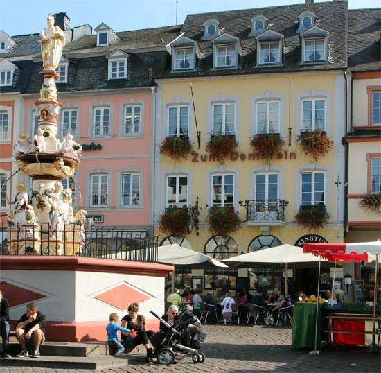 Petrus - Brunnen in Trier.