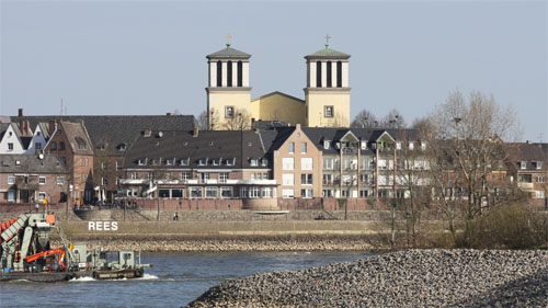 Blick über den Rhein,  auf die Stadt Rees