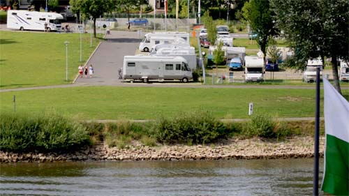 Wohnmobilstellplatz in Koblenz, vor dem Campingplatz; in Sichtweite vom Deutschen Eck