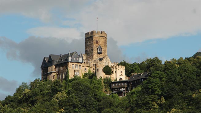 Burg Lahneck oberhalb von Lahnstein