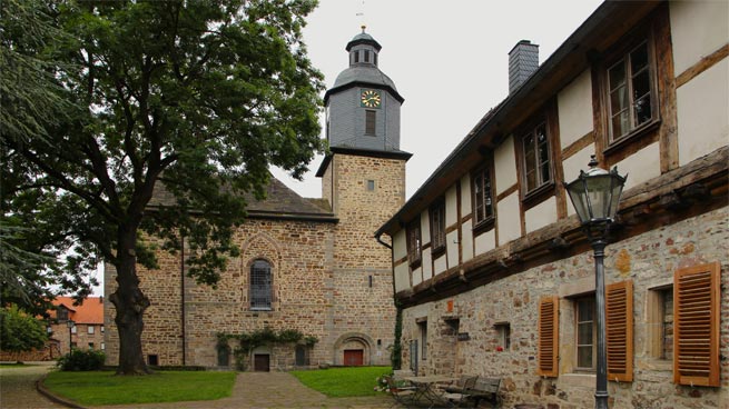 Teilansicht des Benediktinerkloster in Lippoldsberg.