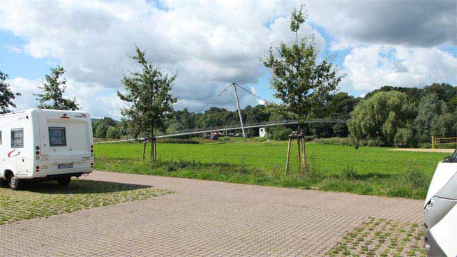Der Wohnmobilstellplatz in Minden liegt fast unmittelbar am Weser - Ufer.