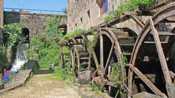 Wassermühle innerhalb der Festungsanlage in Fougeres.