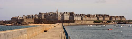 Blick auf die Ville close von  St - Malo.