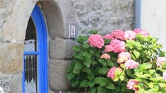 häufig gesehene Farben in der Bretagne; blau/rot