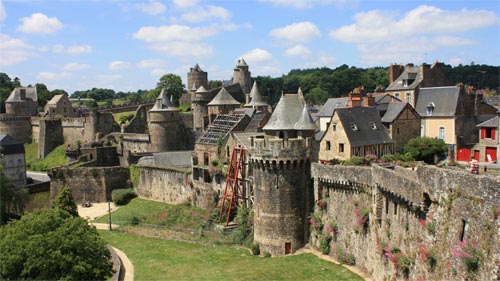 Wohnmobilreise - Ziel: Die Stadt Fougeres ist auch eine mittelalterliche  Festungsstadt in der Bretagne.