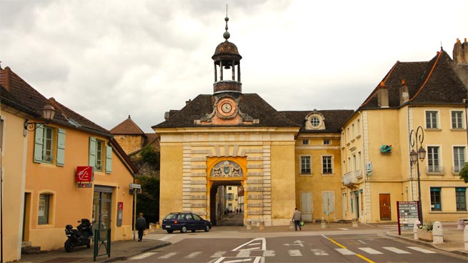 Stadttor zur Altstadt von Givry im Burgund.