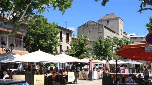 Zentraler Platz in der Altstadt von Avignon - Villeneuve