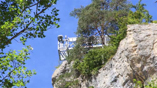 Eine Aussichtskanzel hoch oben über dem Cirque des Baumes.