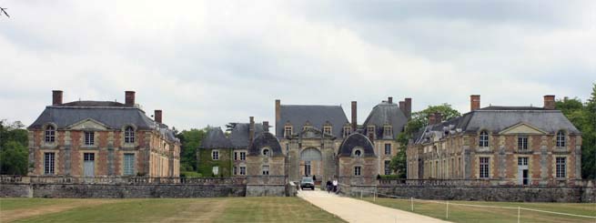 Eingangsbereich zum Château de la Ferte-St-Aubin.