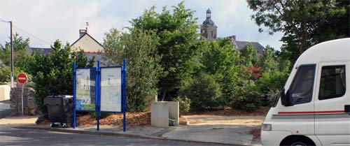 Wohnmobilstellplatz in St-Georges-sur-Loire; mit Ver - und Entsorgung.