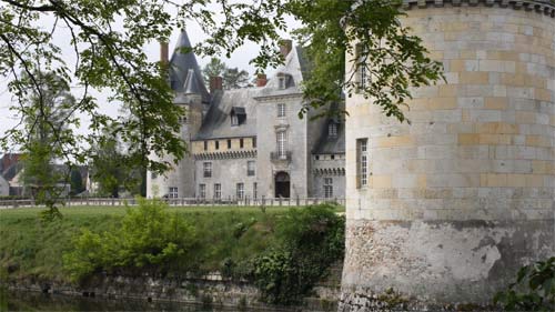Am Château de Sully.