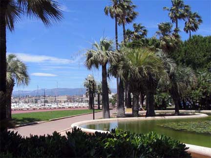 Teilansicht der Promenade in Cannes