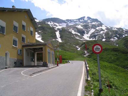 Grenzbergang nach Italien auf 2113 Meter Hhe.
