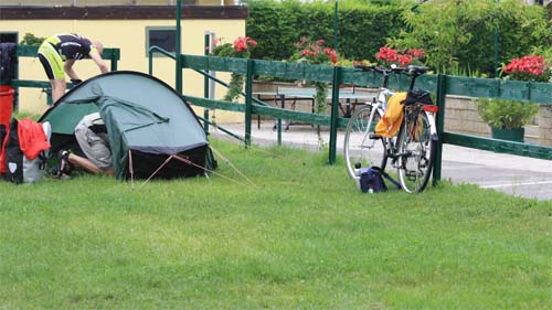 Rasenflächen für Zelte