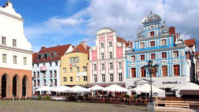 Historischer  Marktplatz in Stettin mit schönen Bürgerhäusern.
