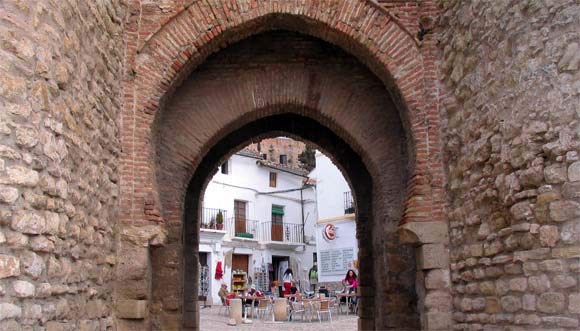 Stadttor der maurischen Altstadt (La Ciudad) von Ronda.